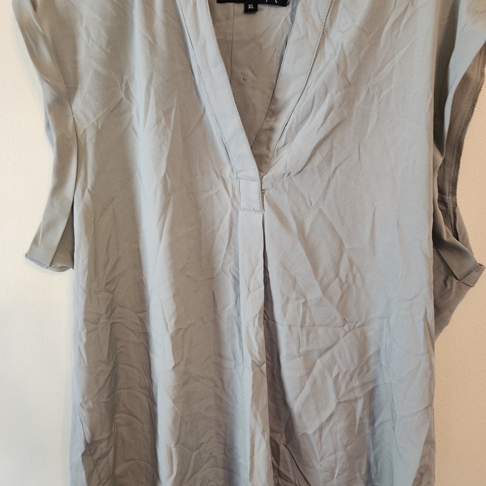 Blossom Boutique Chic Women's V-Neck Blouse - Light Gray
